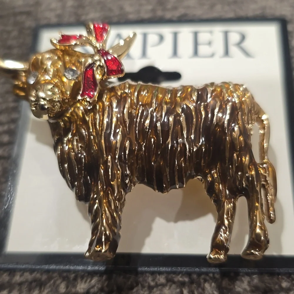 NAPIER WOMEN'S FASHION JEWELRY PIN BEAUTIFUL COW WITH GOLDTONE & RED RIBBON